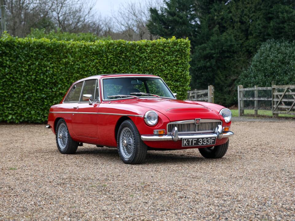 Image 32/40 of MG MGC GT (1968)