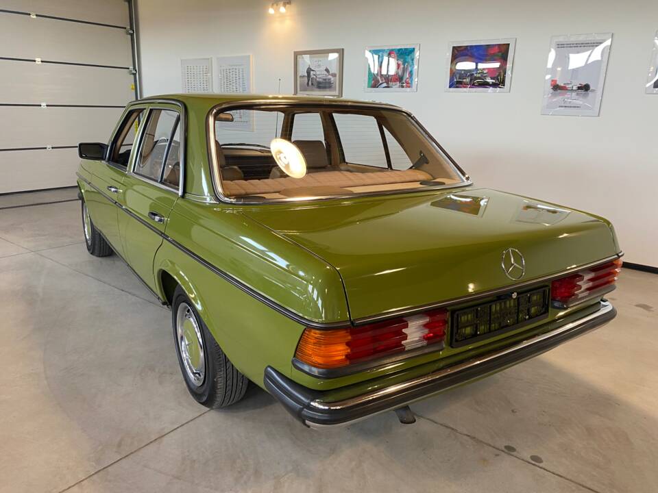 Immagine 51/91 di Mercedes-Benz 240 D (1981)