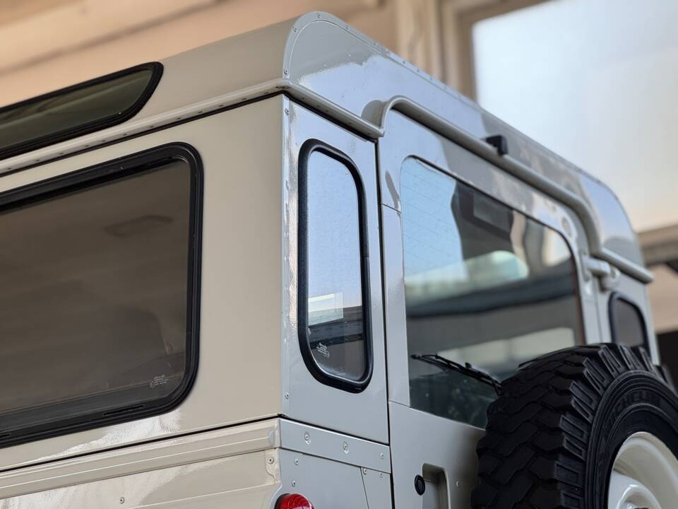 Bild 15/61 von Land Rover Defender 90 Td5 (2000)