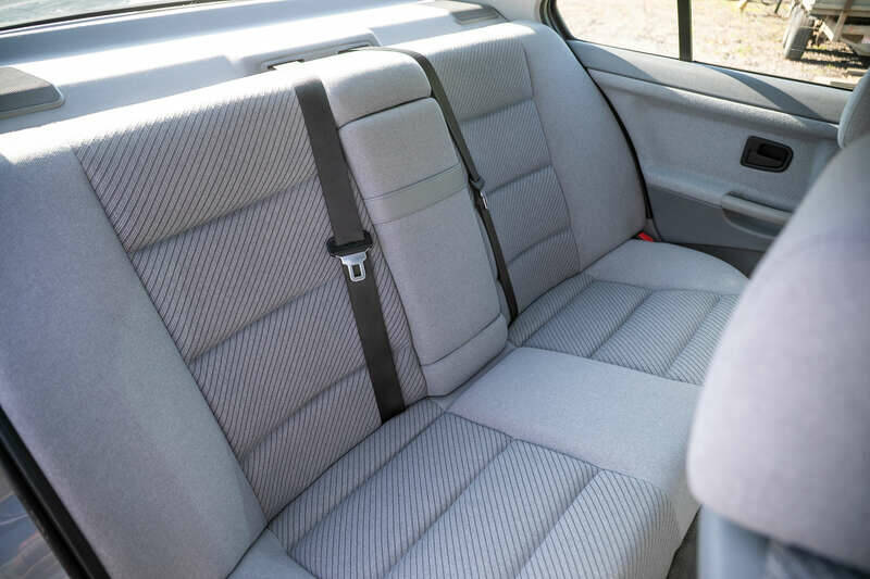 Image 29/50 of BMW 325i (1991)