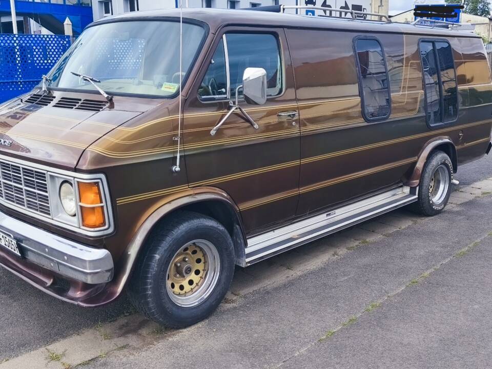 Immagine 135/143 di Dodge B 200 Sportsman (1978)