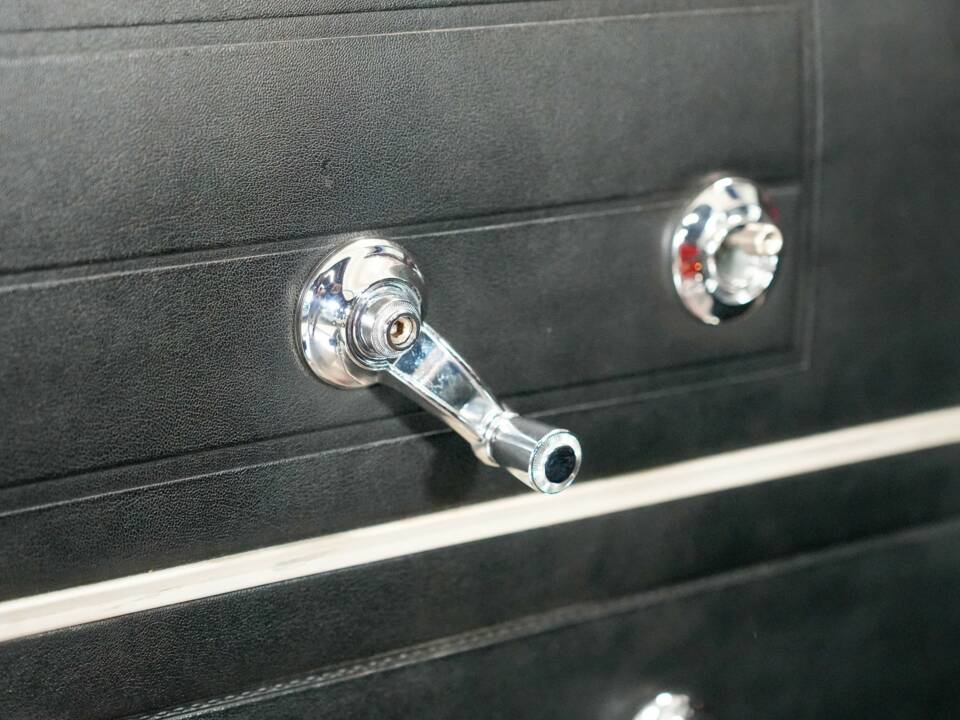 Image 43/44 of Dodge Polara (1965)