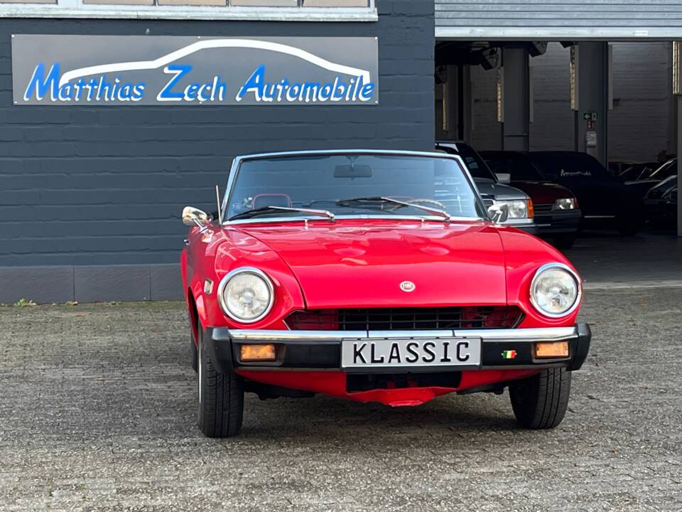 Image 3/37 of FIAT 124 Spider CS1 (1976)