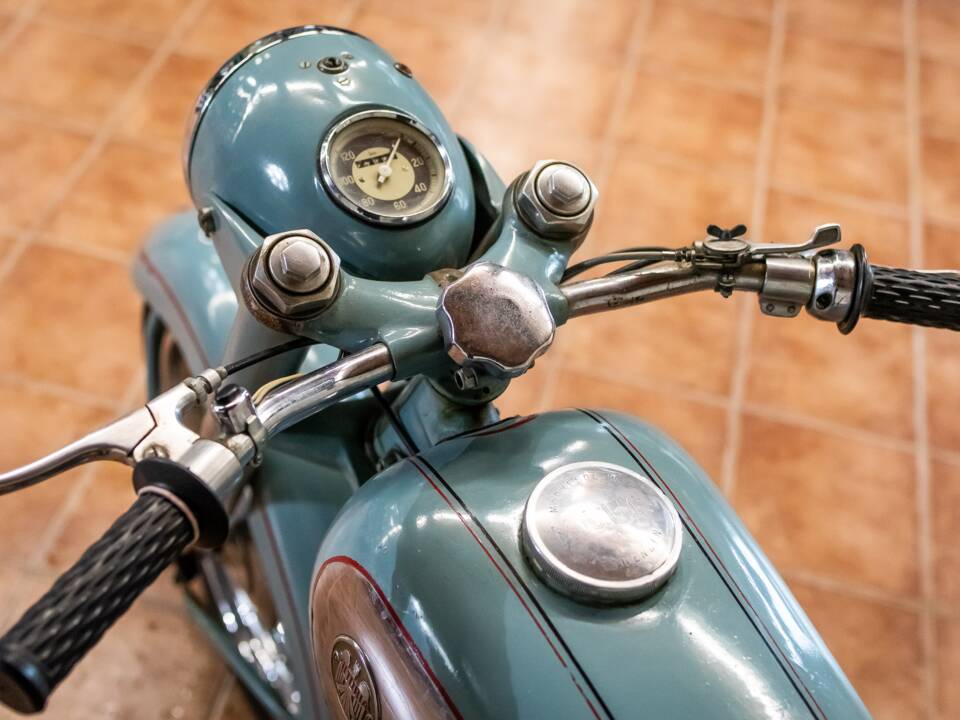 Image 5/12 de Victoria KR 26 N (1954)