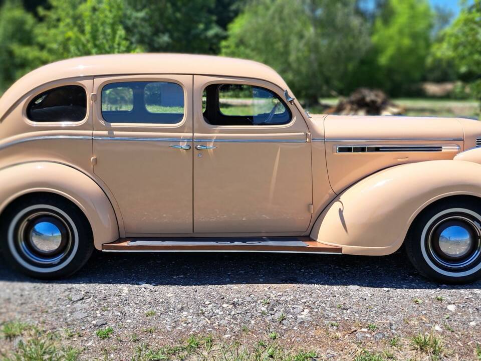 Bild 2/22 von Chrysler Royal Sedan (1938)