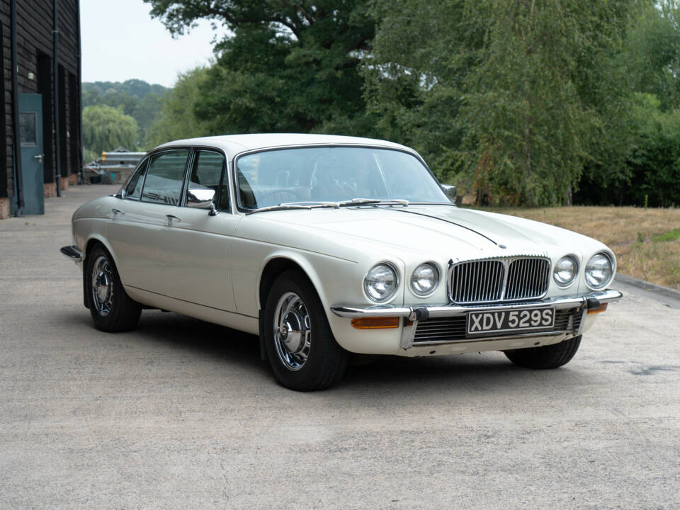 Immagine 27/50 di Daimler Sovereign 4.2 (1978)