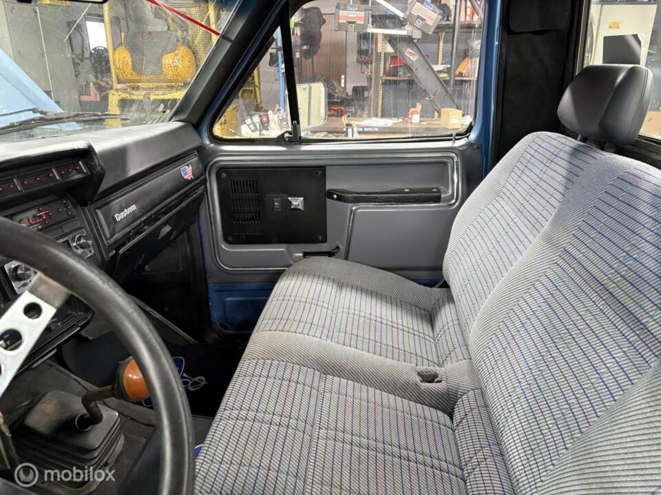 Image 41/42 of Ford F-150 XL (1982)