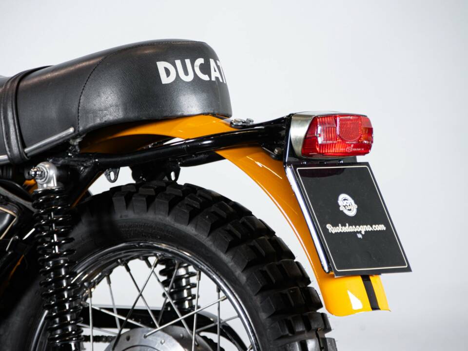 Immagine 13/50 di Ducati 250 Scrambler (1971)