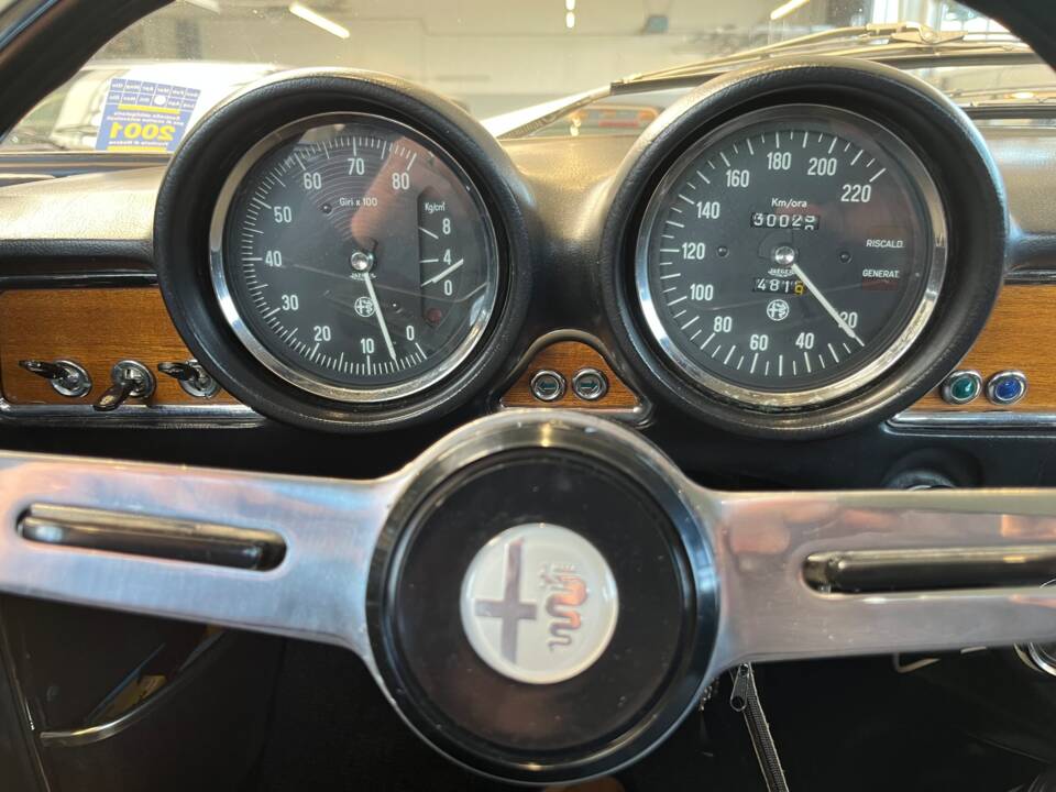 Image 37/39 of Alfa Romeo Giulia GT 1300 Junior (1970)