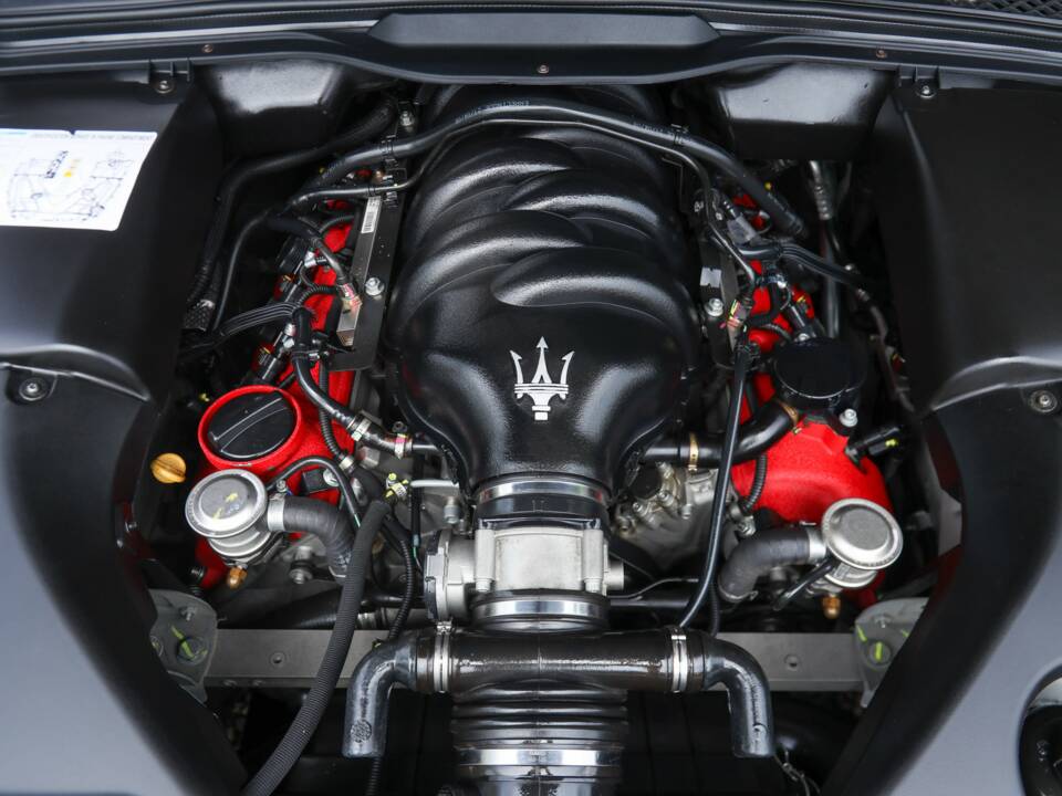 Image 32/50 of Maserati GranTurismo S (2008)
