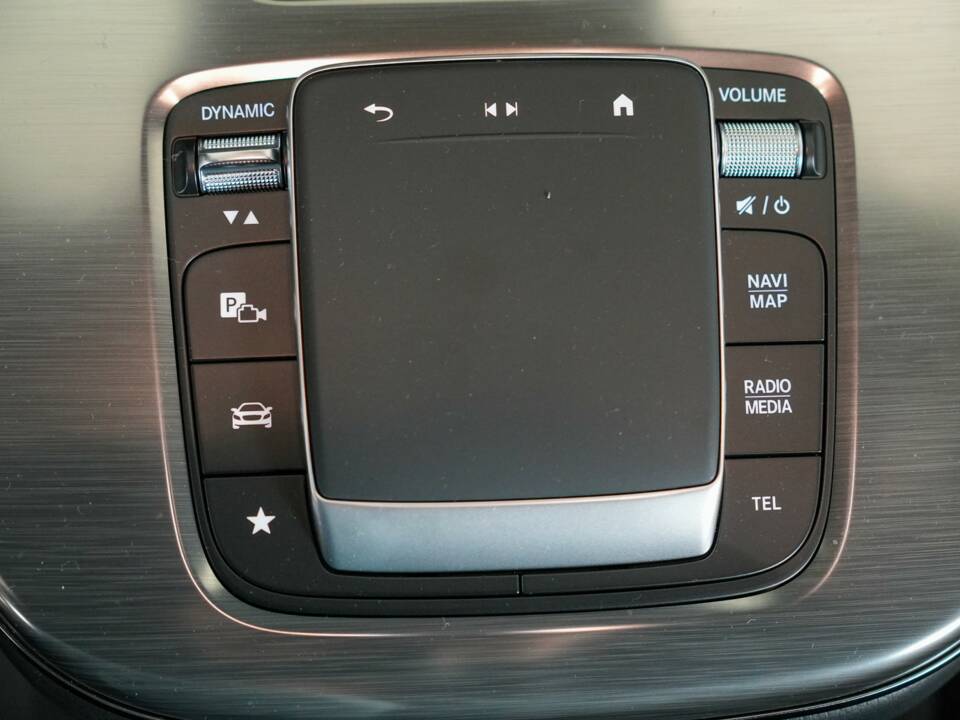 Image 34/50 de Mercedes-Benz V 300 d (2025)