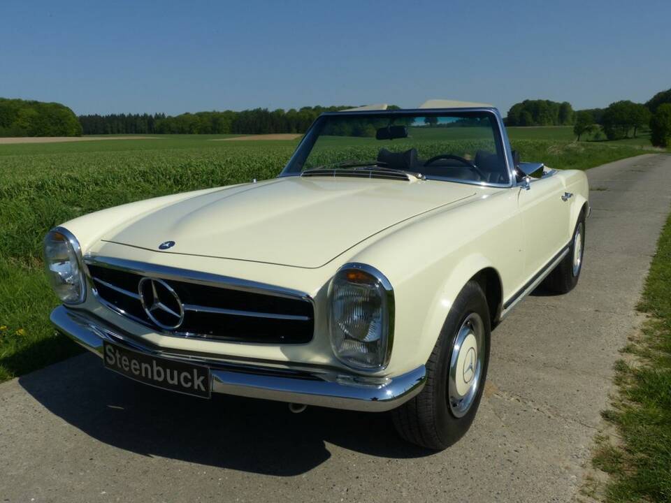Mercedes-Benz 280 SL Roadster (W 113) hellelfenbein 1969