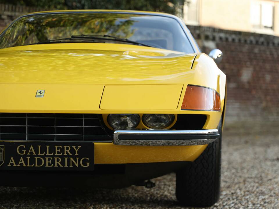 Image 42/50 of Ferrari 365 GTB/4 Daytona (1973)