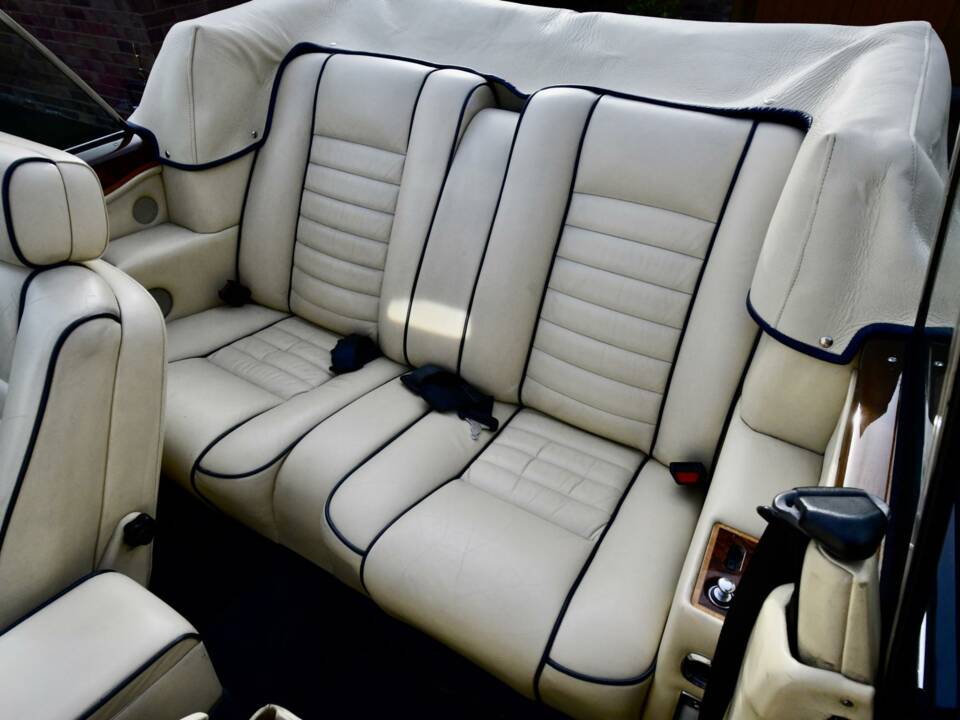 Image 29/50 of Rolls-Royce Corniche III (1990)