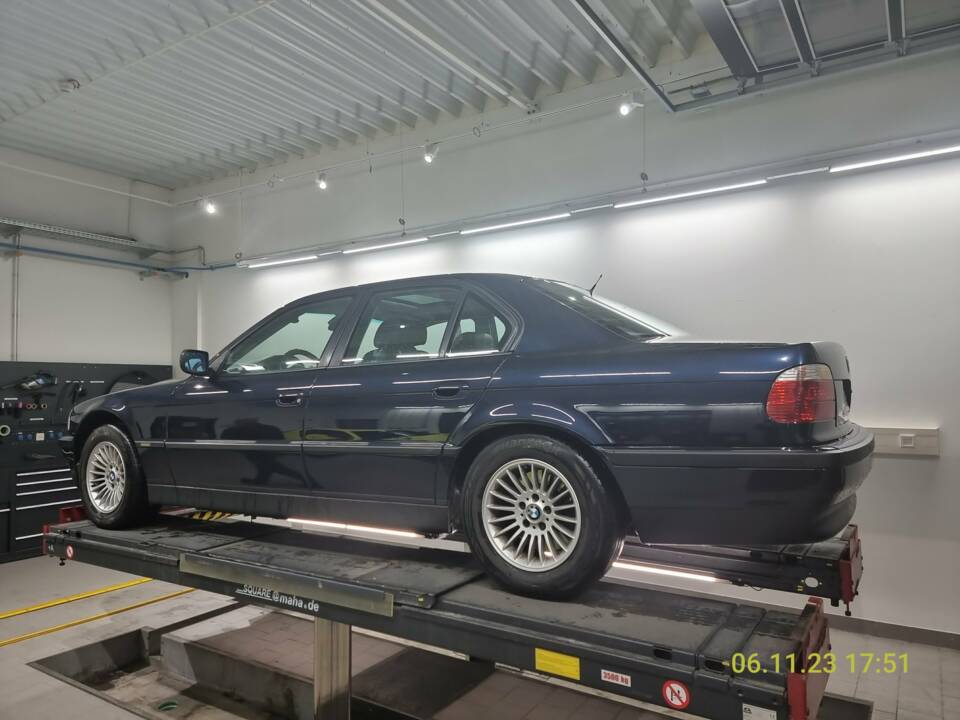 Image 48/58 of BMW 750i (1997)
