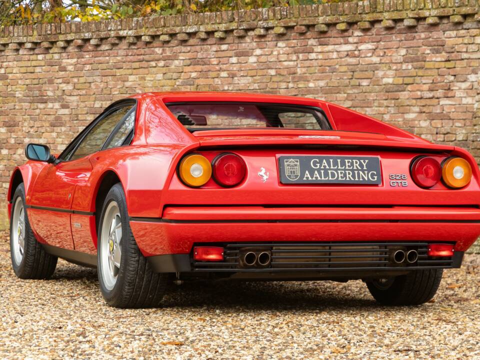 Image 42/50 of Ferrari 328 GTB (1989)