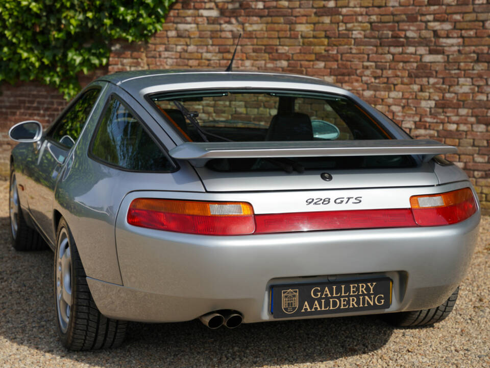 Immagine 31/50 di Porsche 928 GTS (1993)