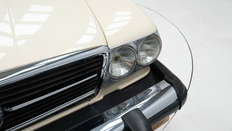 Image 8/15 of Mercedes-Benz 380 SL (1982)