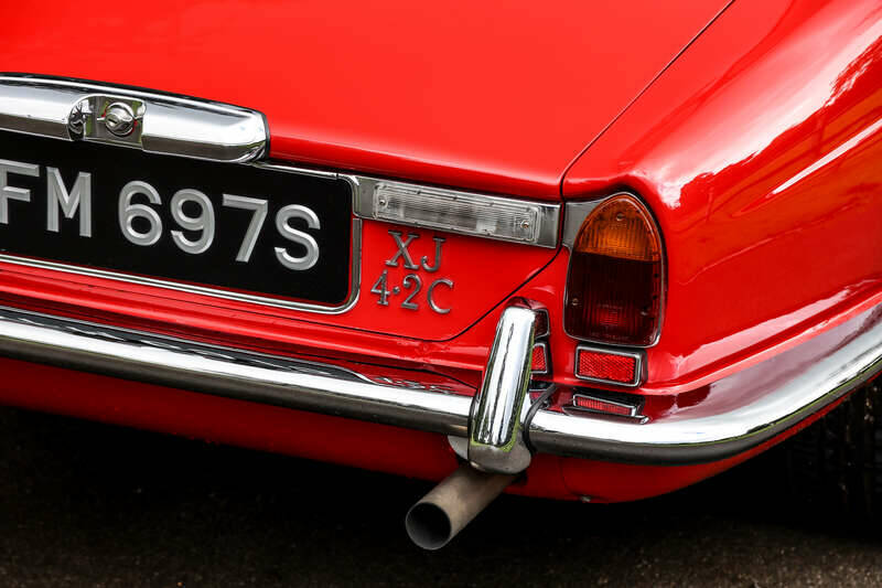 Image 33/40 of Jaguar XJ 6 C 4.2 (1977)