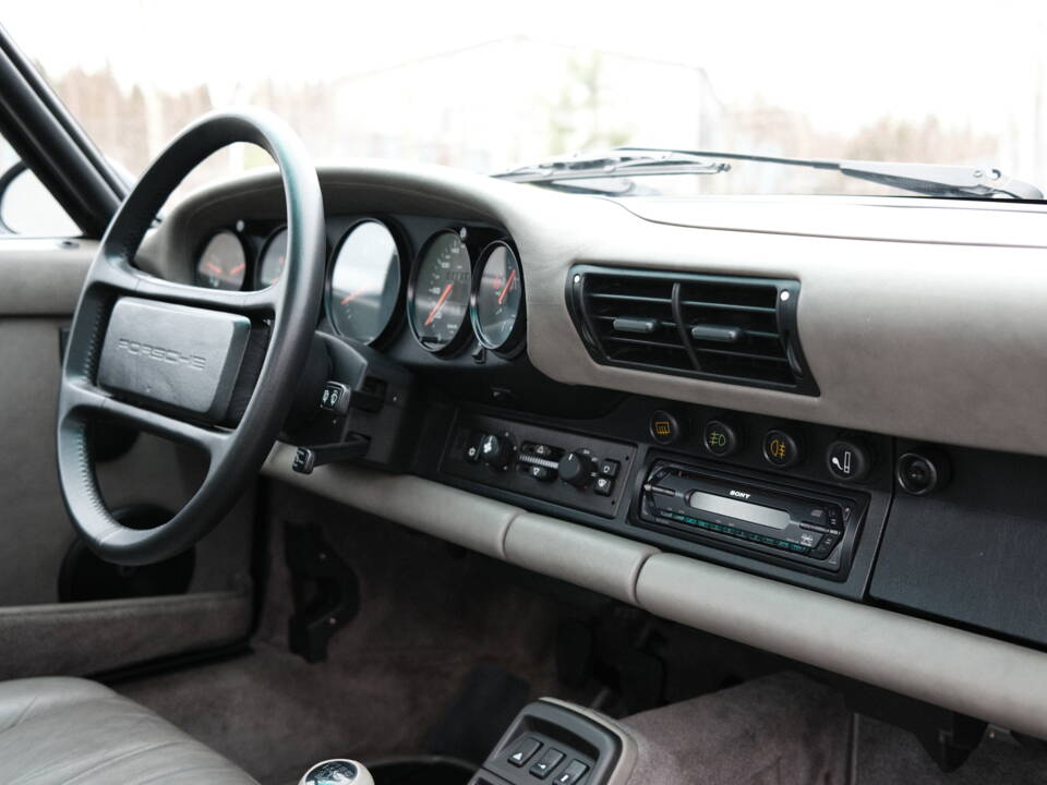 Image 47/97 of Porsche 911 Carrera 4 (1991)