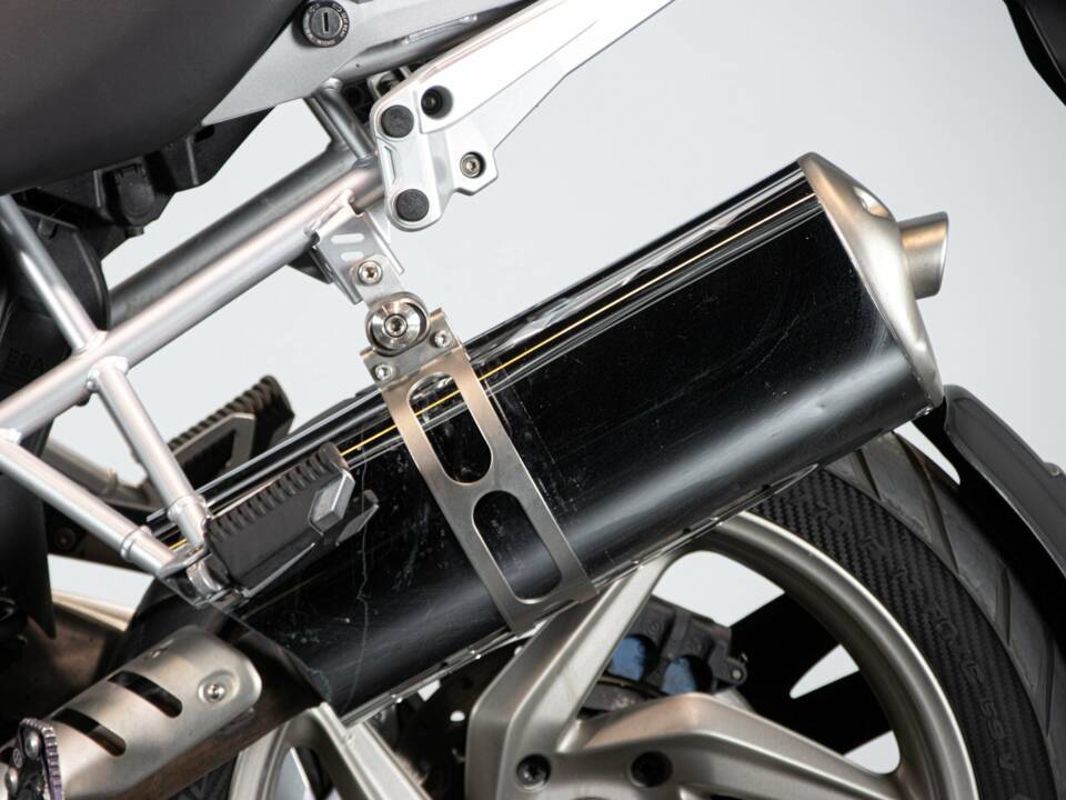 Image 19/50 of BMW DUMMY (2010)