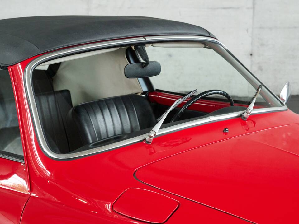 Image 29/50 of Volkswagen Karmann Ghia 1500 (1971)