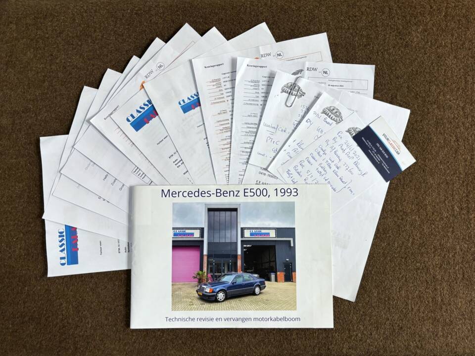 Image 15/24 of Mercedes-Benz 500 E (1993)
