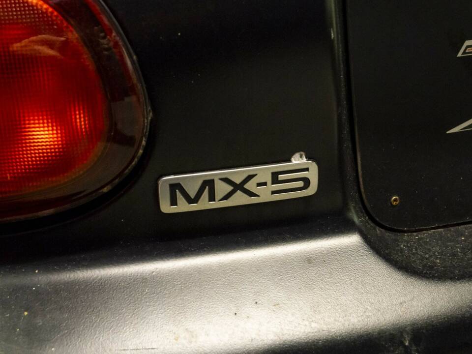 Bild 8/29 von Mazda MX-5 1.8 (2001)