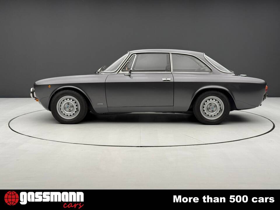 Bild 5/15 von Alfa Romeo Giulia GT 1300 Junior (1973)