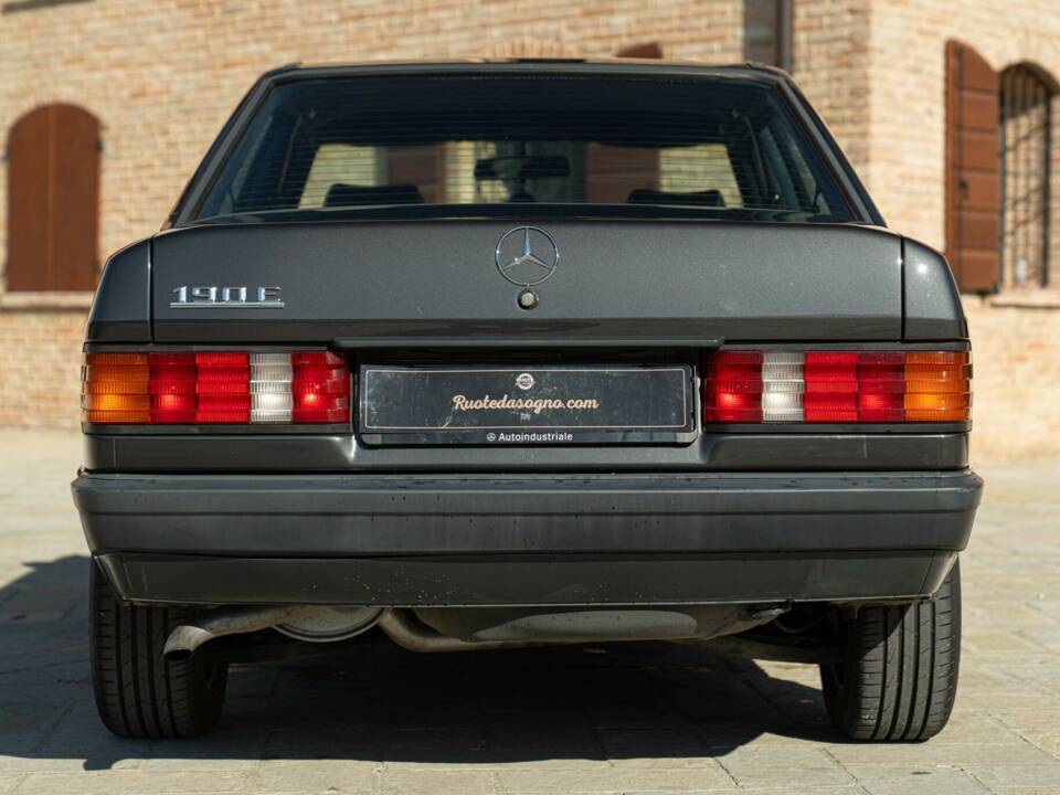Imagen 8/50 de Mercedes-Benz 190 E (1988)