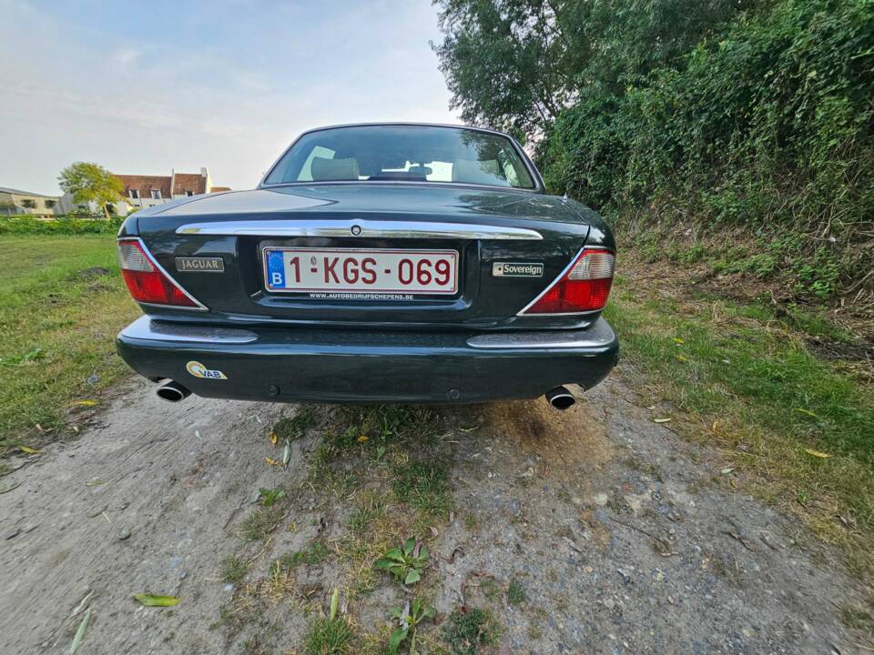 Image 3/5 of Jaguar XJ 8 Sovereign (2002)