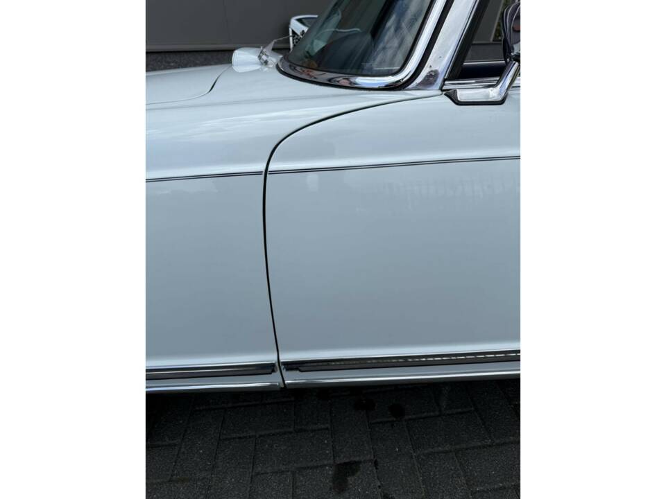 Image 20/50 of Mercedes-Benz 280 SL (1968)