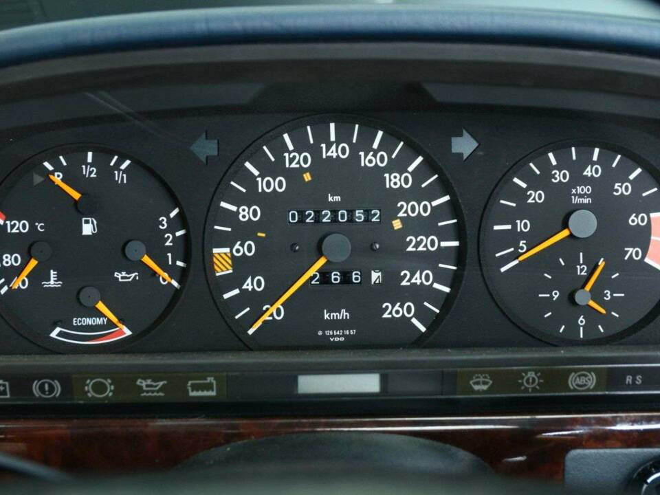 Bild 17/50 von Mercedes-Benz 560 SEC (1988)