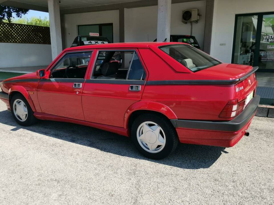 Image 6/10 de Alfa Romeo 75 1.8 (1991)