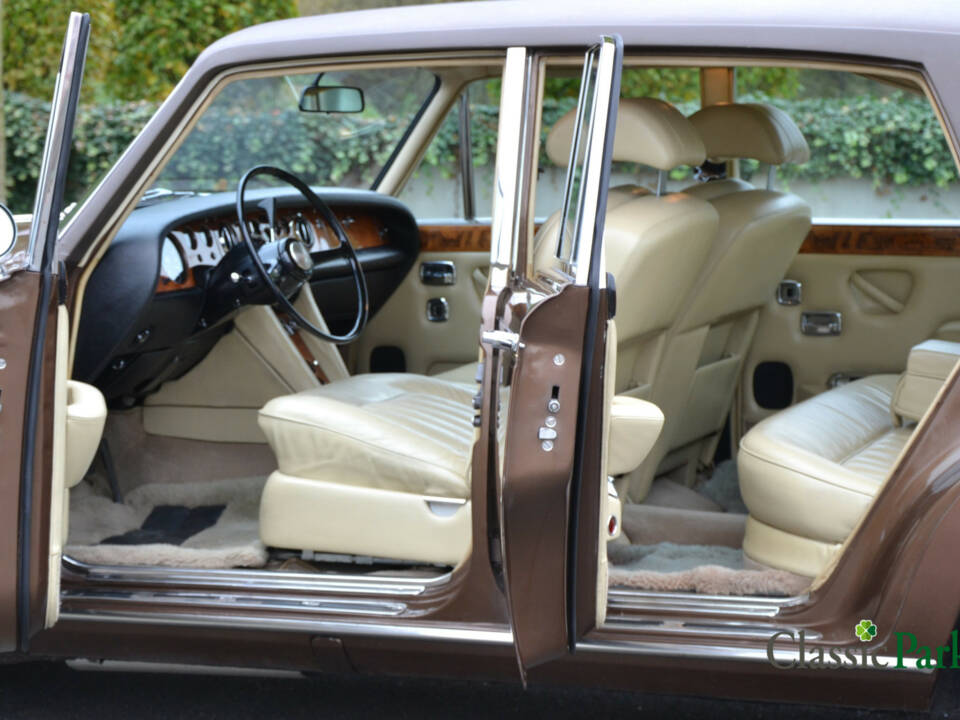 Image 9/50 of Rolls-Royce Silver Shadow I (1973)