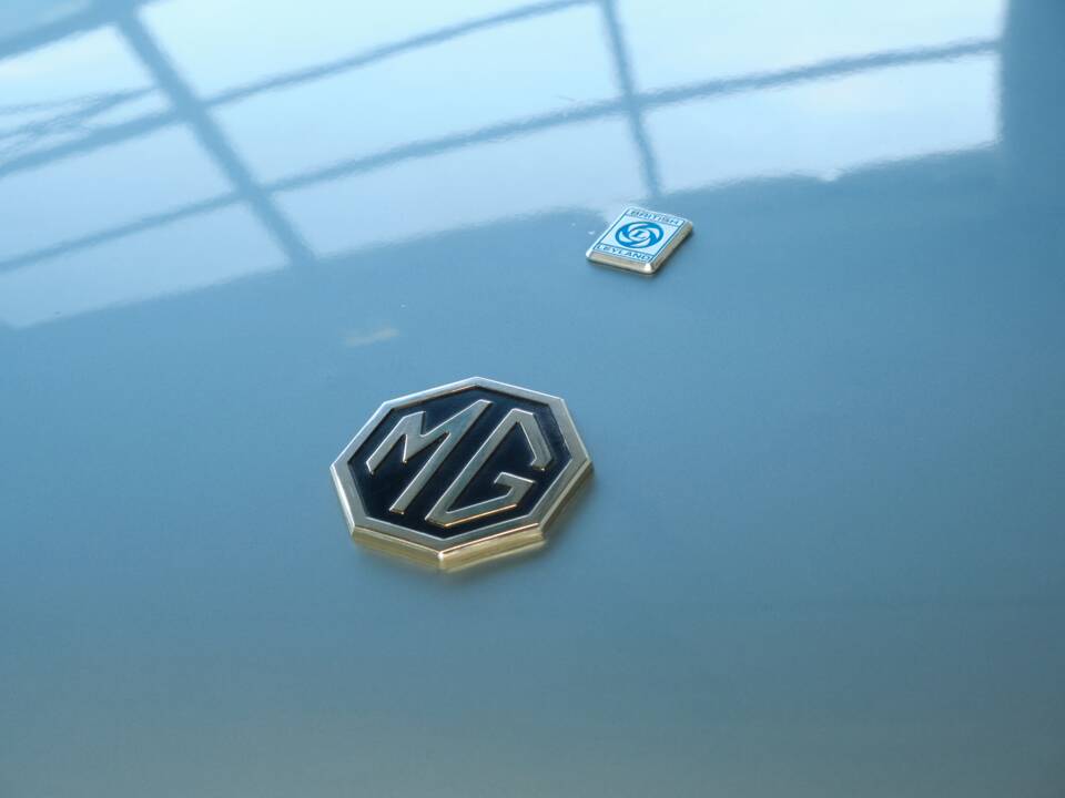 Image 45/50 of MG MGB (1976)