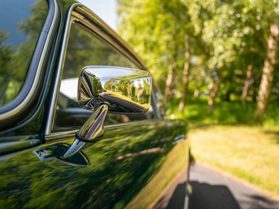 Afbeelding 12/76 van Aston Martin DB 4 (1961)