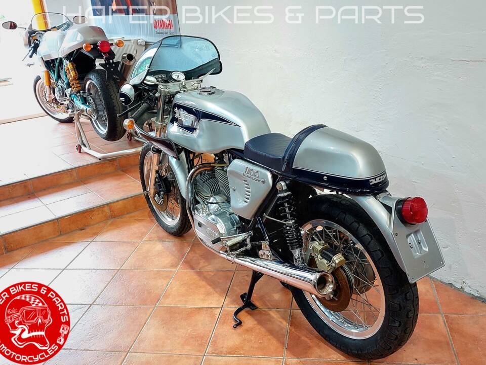 Image 11/37 de Ducati 900 SS (1981)
