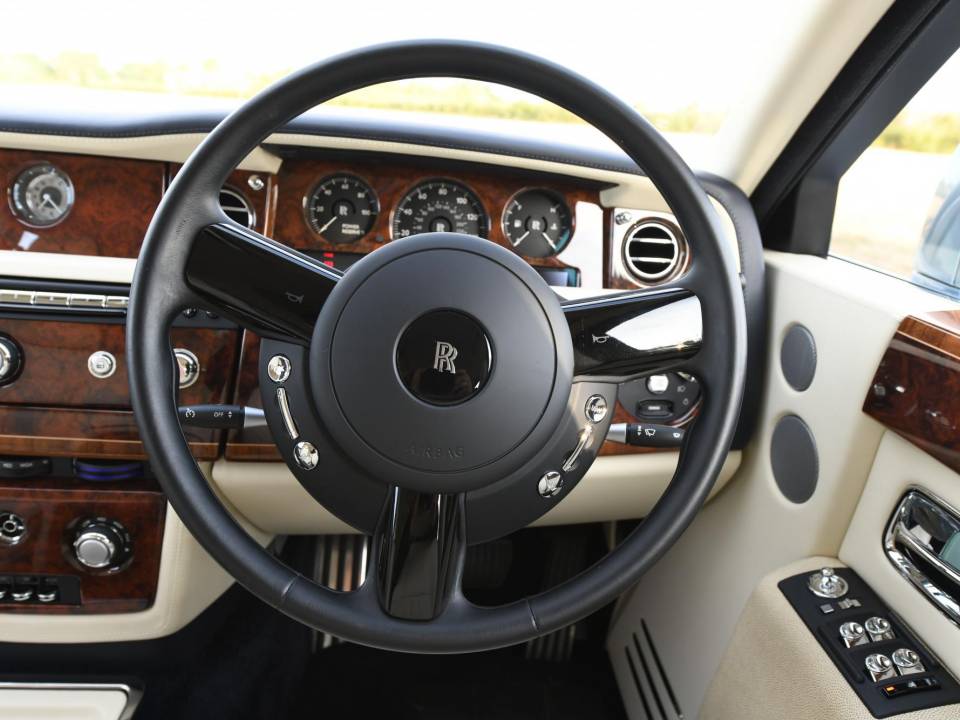 Immagine 40/50 di Rolls-Royce Phantom VII (2016)