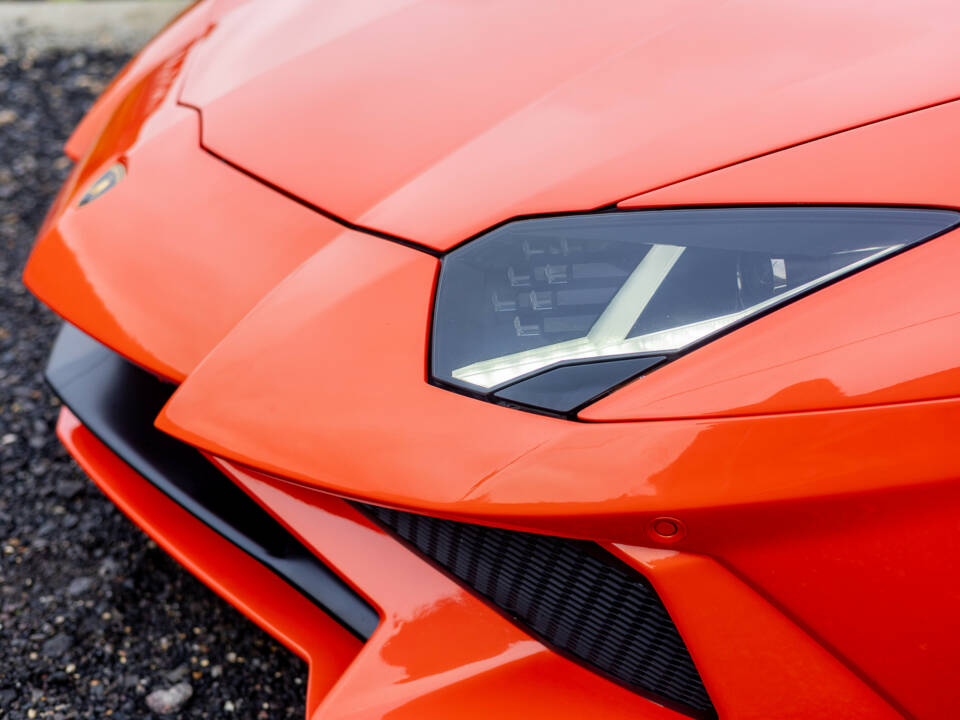 Image 8/47 of Lamborghini Aventador LP 700-4 (2013)