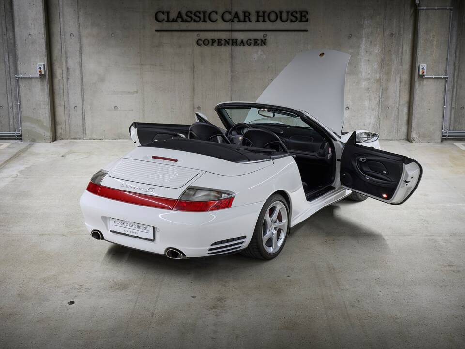 Bild 9/100 von Porsche 911 Carrera 4S (2004)