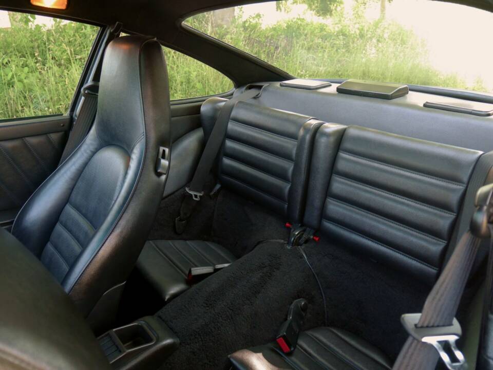 Immagine 21/31 di Porsche 911 Carrera 4 (1989)
