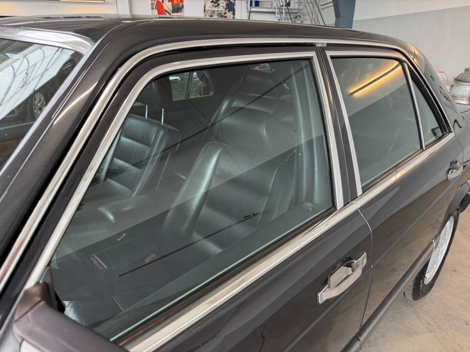 Bild 45/46 von Mercedes-Benz 300 SE (1990)