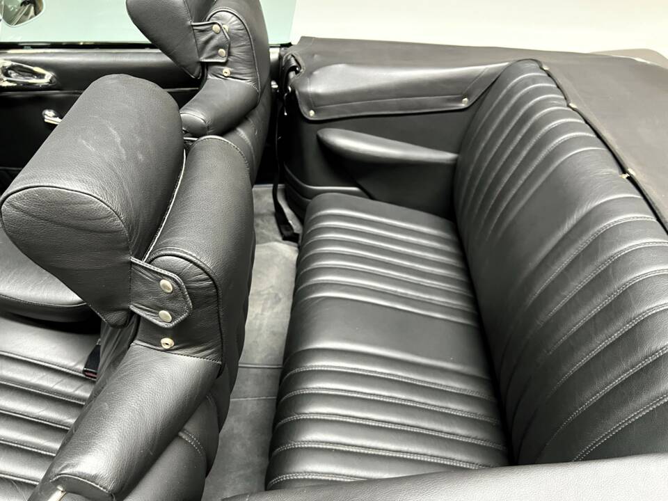 Image 18/23 of Citroën DS 21 (1969)
