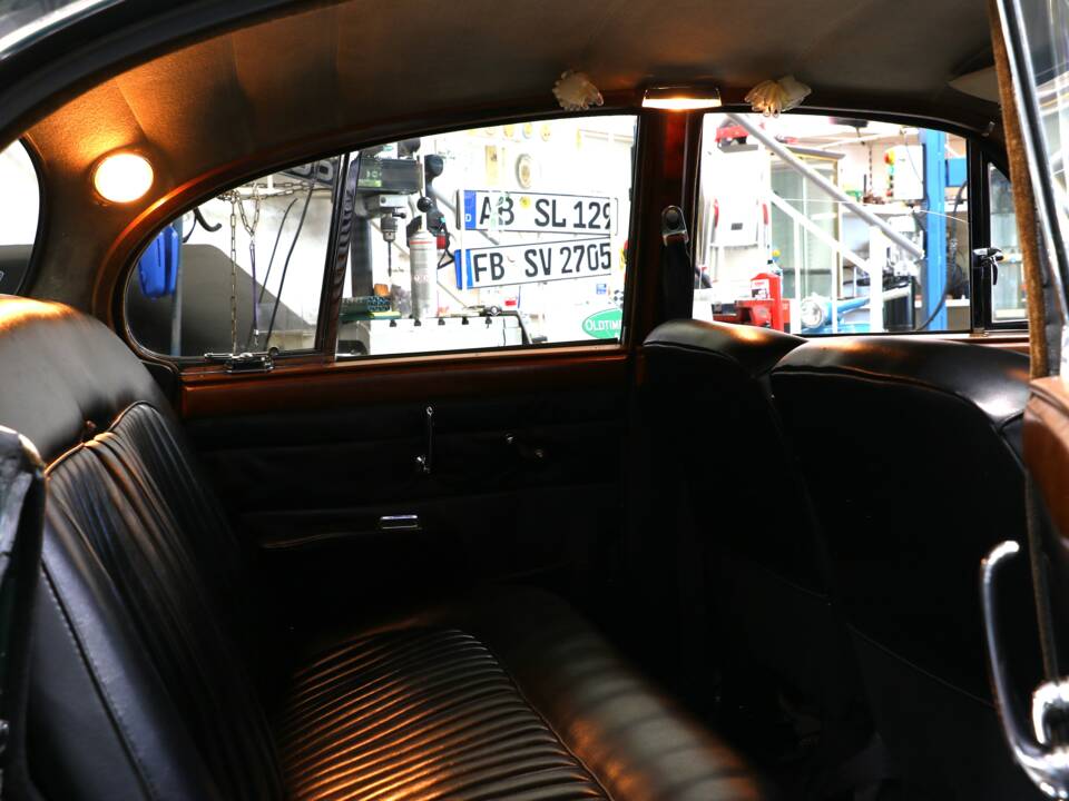 Immagine 18/36 di Jaguar 240 (1968)