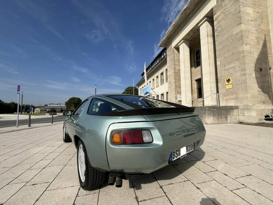 Image 4/7 of Porsche 928 S (1985)