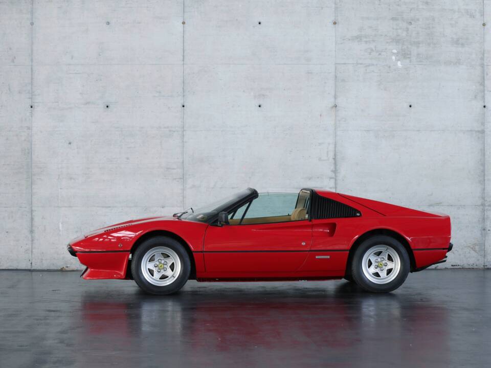 Image 6/50 of Ferrari 308 GTSi (1982)