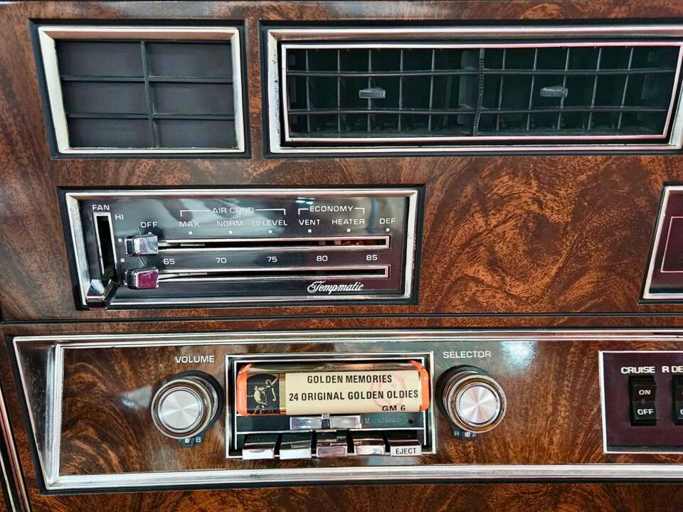 Immagine 13/20 di Oldsmobile Delta 88 Royale (1978)