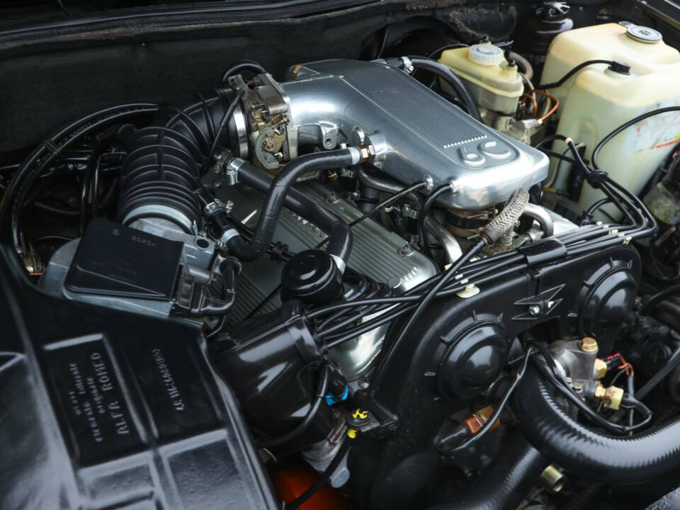 Image 26/50 of Alfa Romeo 75 3.0 V6 QV (1988)