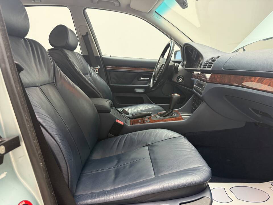 Bild 13/25 von BMW 540i (1998)
